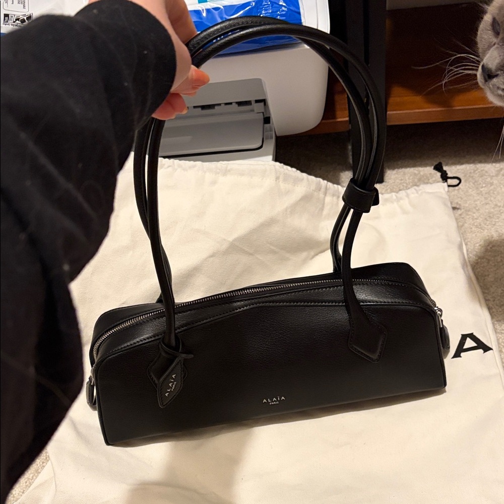 Ala- le teckel Black Leather Handbag